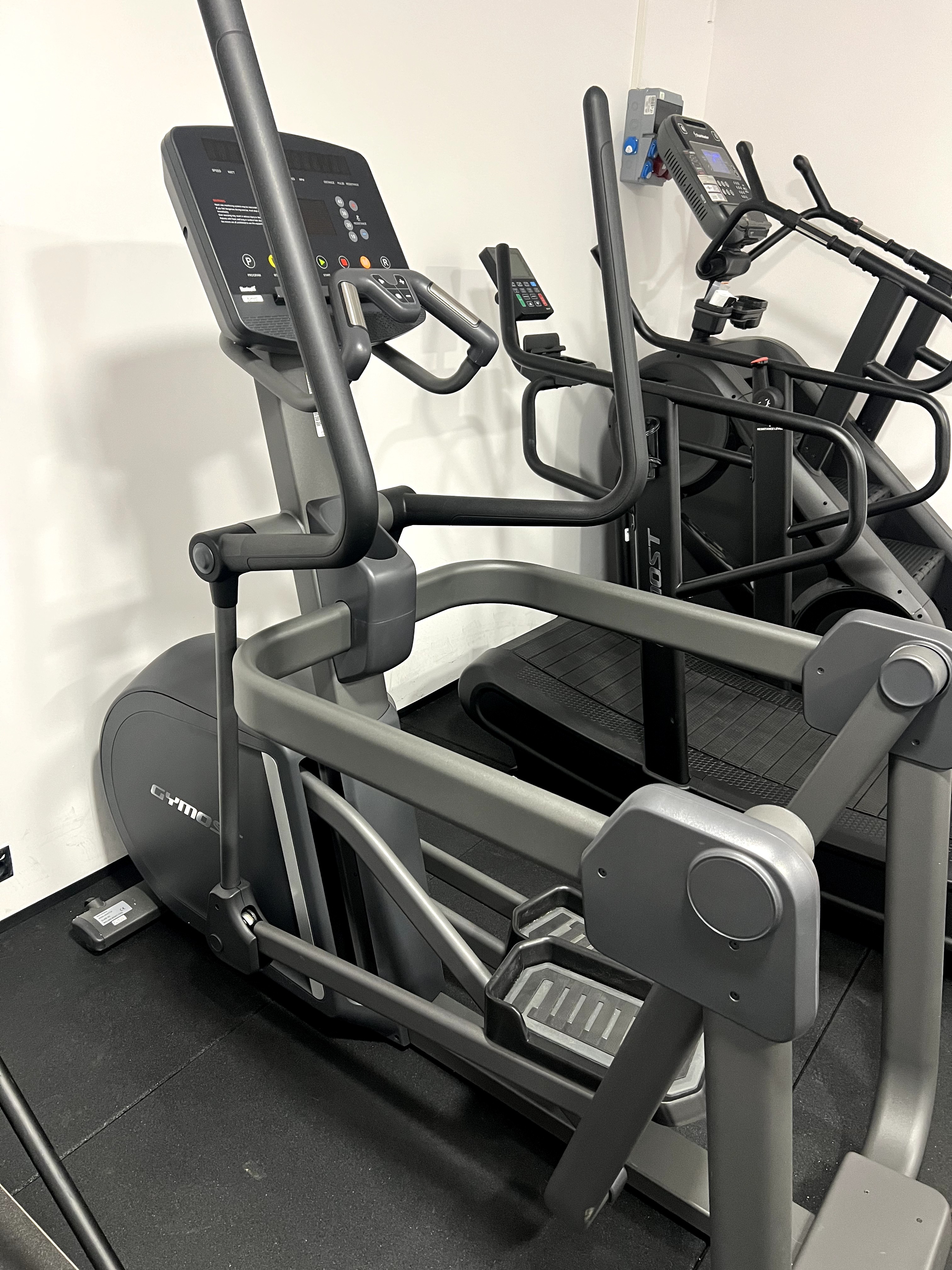 Konserwacja profesjonalnego orbitreka komercyjnego — Gymfix